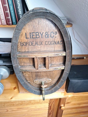 Altes holzfass 100 jahre alt - altes,
